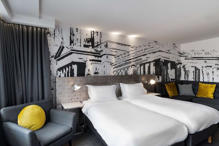 Room 40 of 134