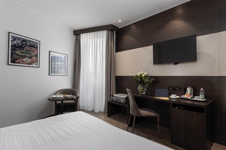 Room 27 of 76