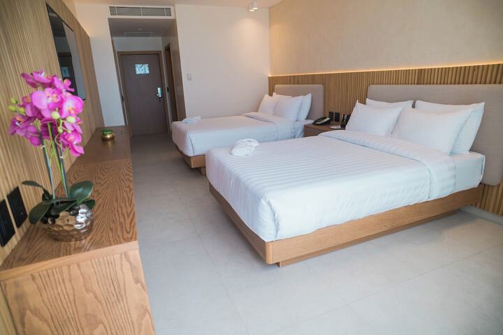 Room 17 of 77