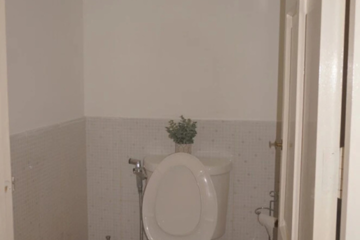 Room 9 of 11
