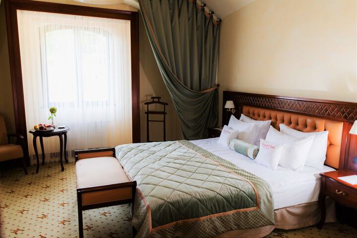 Room 5 of 60