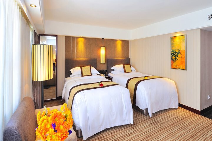 Room 10 of 80