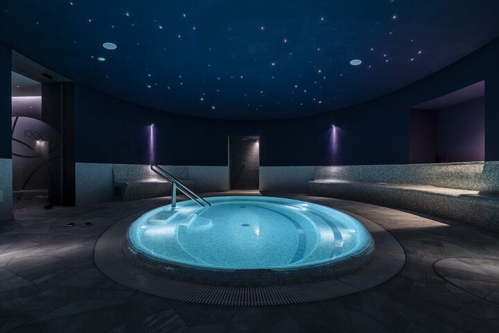 Hotel Pool