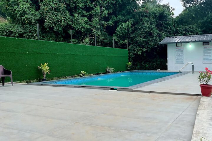 Pool 13 of 21