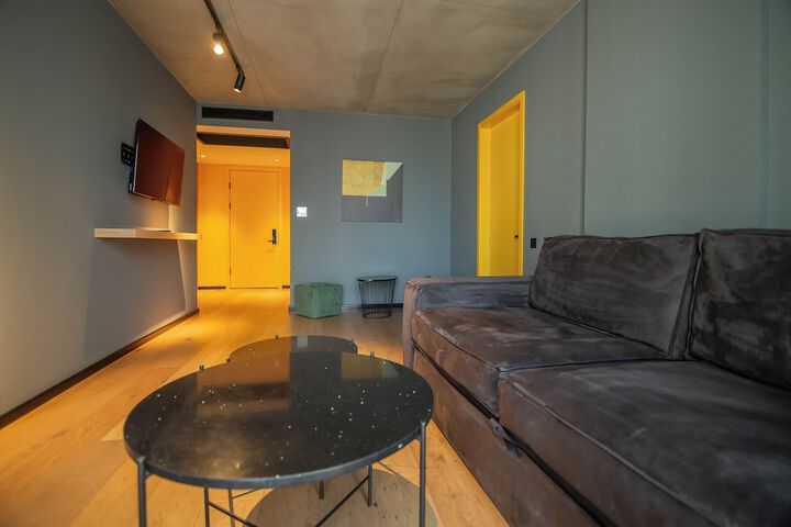 Room 16 of 32