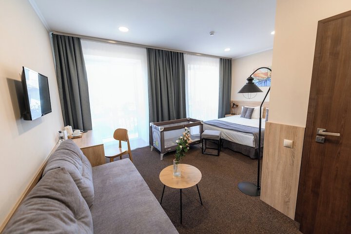 Room 16 of 65