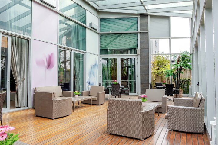Entrance & Lobby