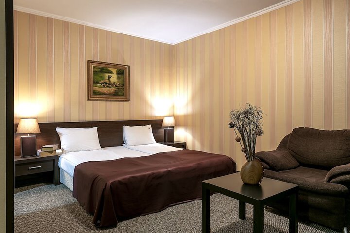 Room 6 of 45