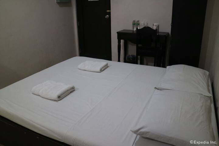 Room 10 of 28