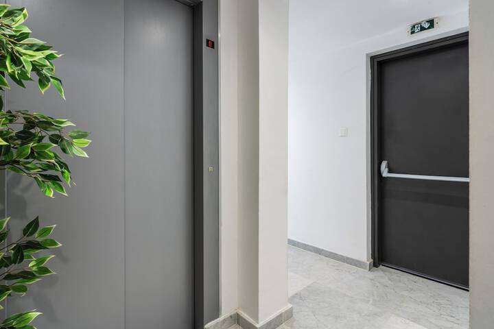 Ballroom/Hall 108 of 116