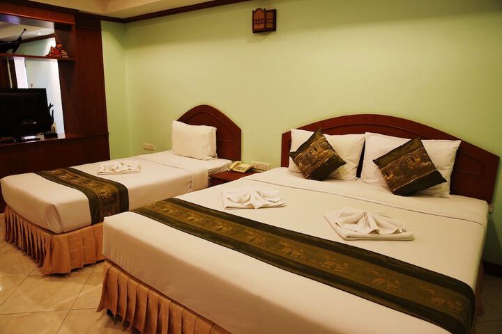 Room 27 of 72