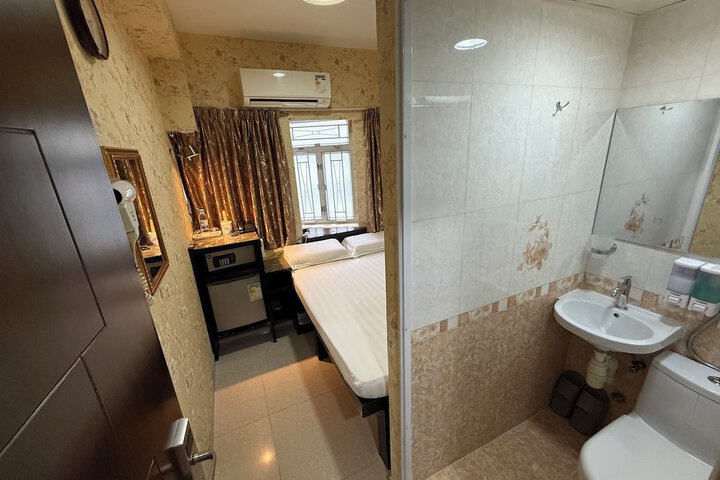 Room 28 of 139