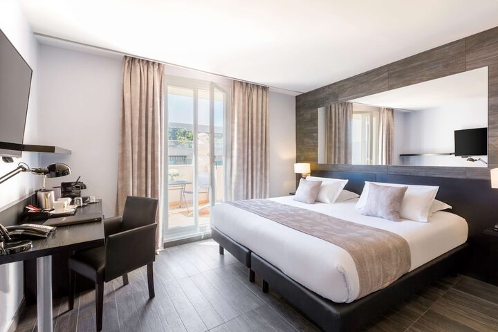Room 32 of 150