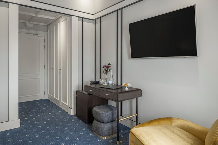Room 13 of 64