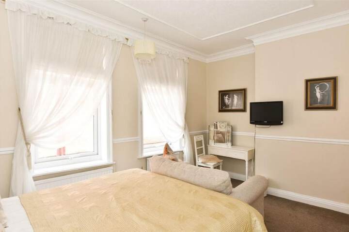 Room 4 of 34