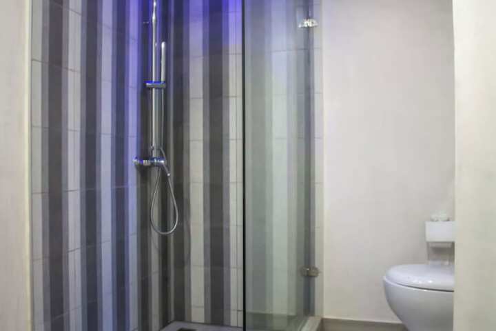 Room 10 of 25