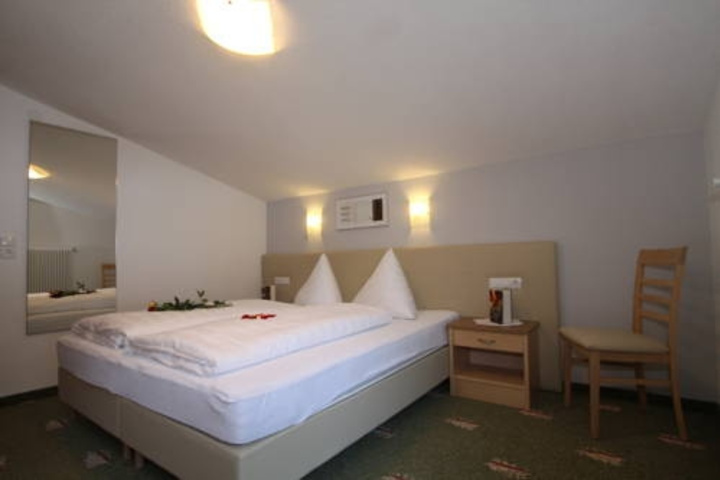Room 5 of 7
