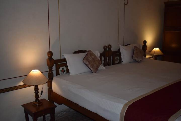Room 7 of 14