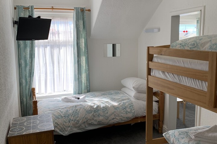 Room 21 of 148