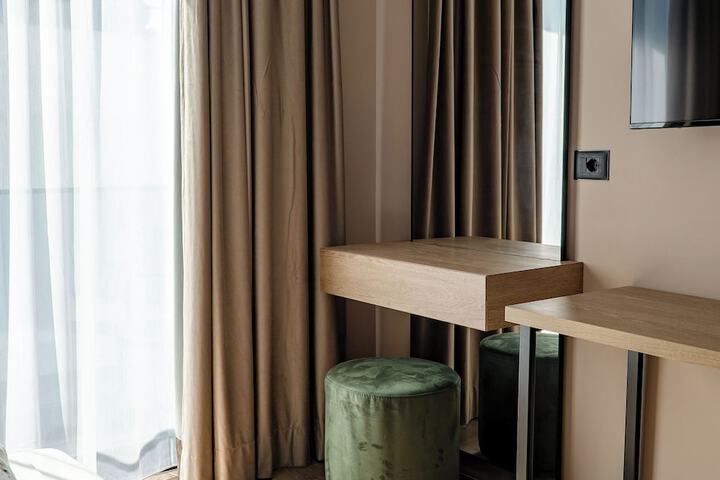 Room 28 of 115