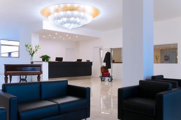Guest Lobby