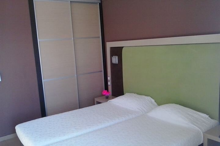 Room 10 of 33