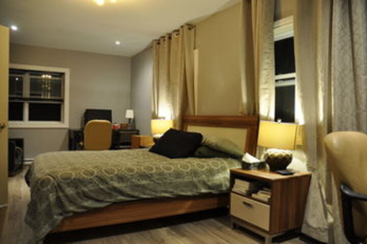 Room 10 of 28