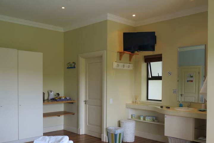 Room 10 of 26