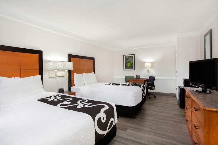 2 Double Beds (2 of 8)