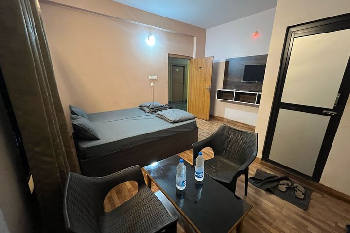Room 3 of 8