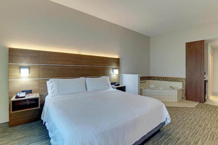 Standard | King Bed (4 of 25)