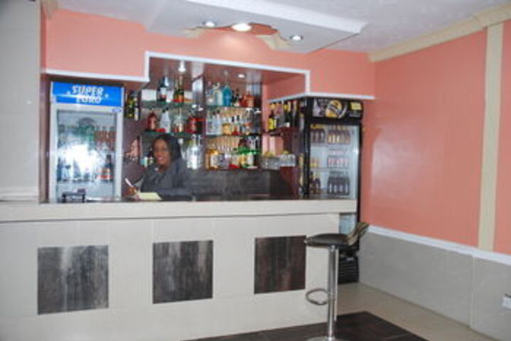 Lounge 10 of 21