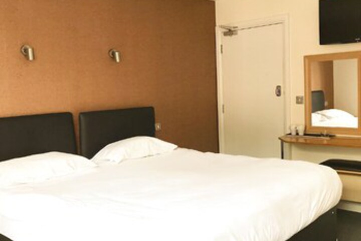 Room 12 of 19
