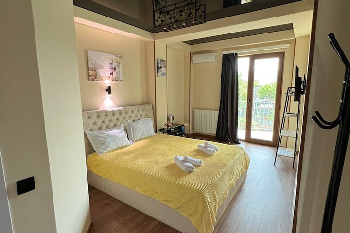 Room 6 of 32
