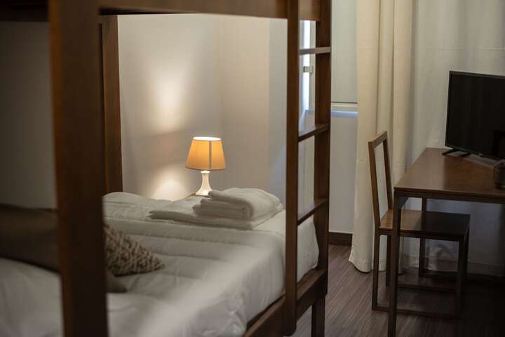 Room 27 of 80