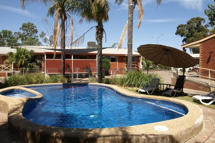 Pool 31 of 41