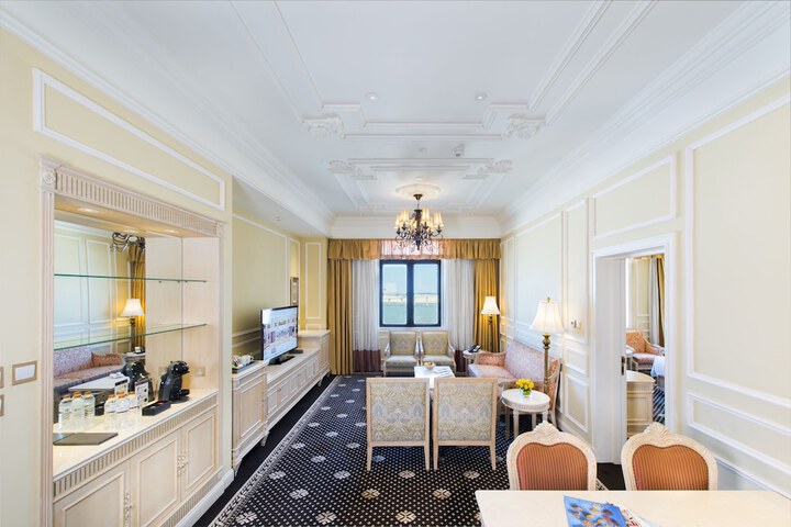 Room 5 of 42