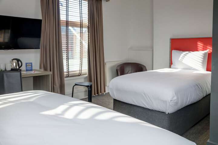 Room 5 of 10