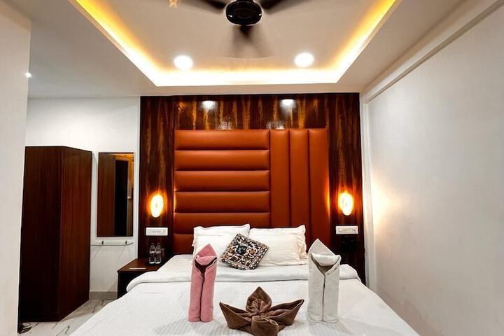 Room 5 of 24