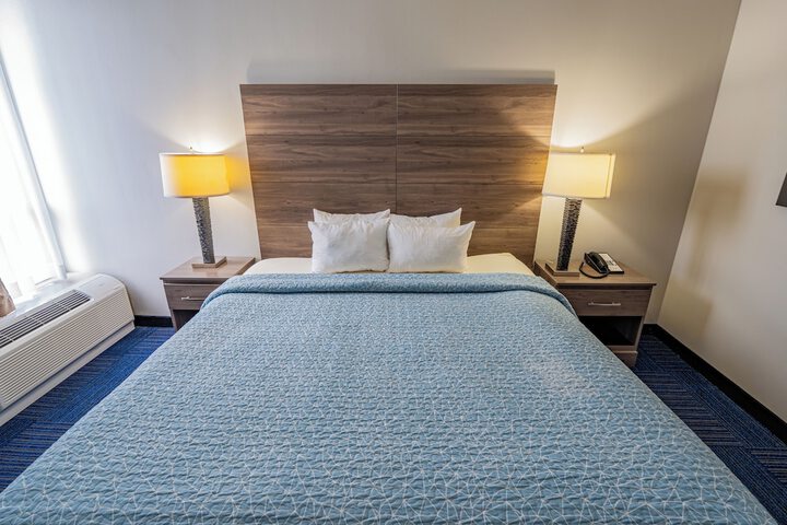 Room 32 of 83