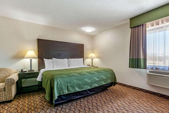 1 King Bed (16 of 17)