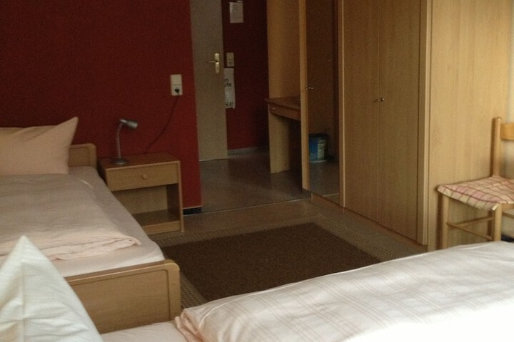 Room 2 of 43