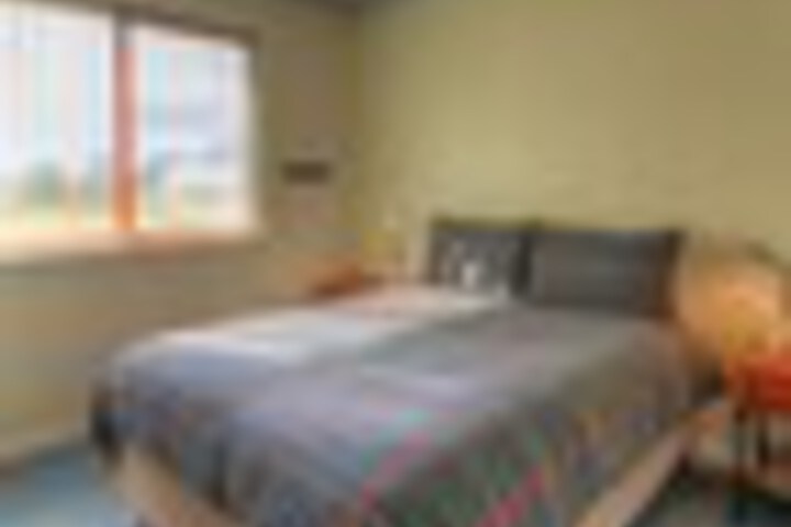 Room 17 of 195