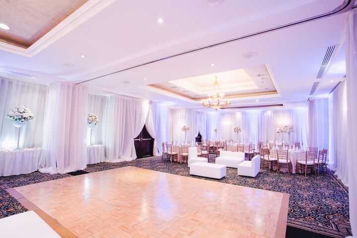 Ballroom/Hall 72 of 92