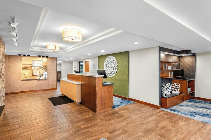Entrance & Lobby