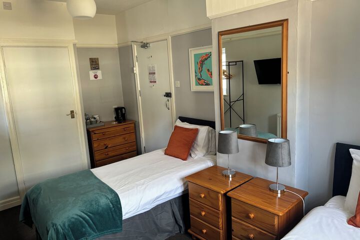 Room 4 of 40
