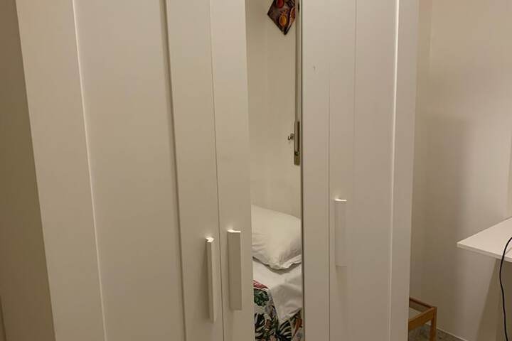 Room 12 of 43