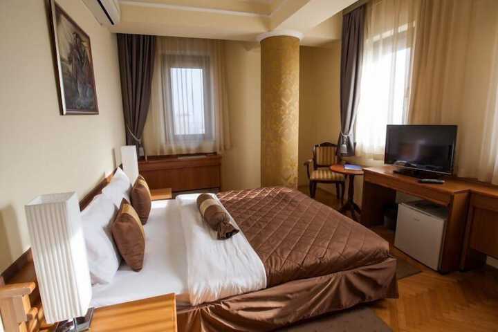 Room 6 of 93