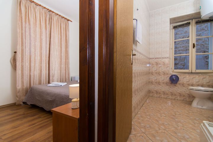 Room 18 of 54