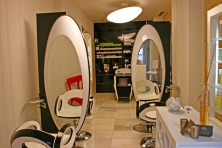 Hair salon